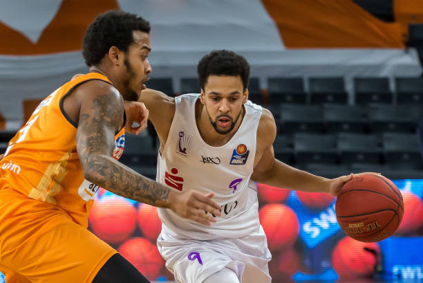 频繁的传球 频繁的传球