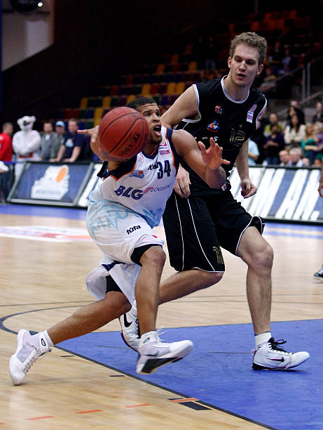 临危不乱的 临危不乱的