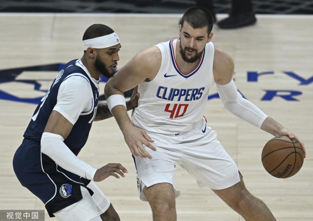 通过引入具 通过引入具